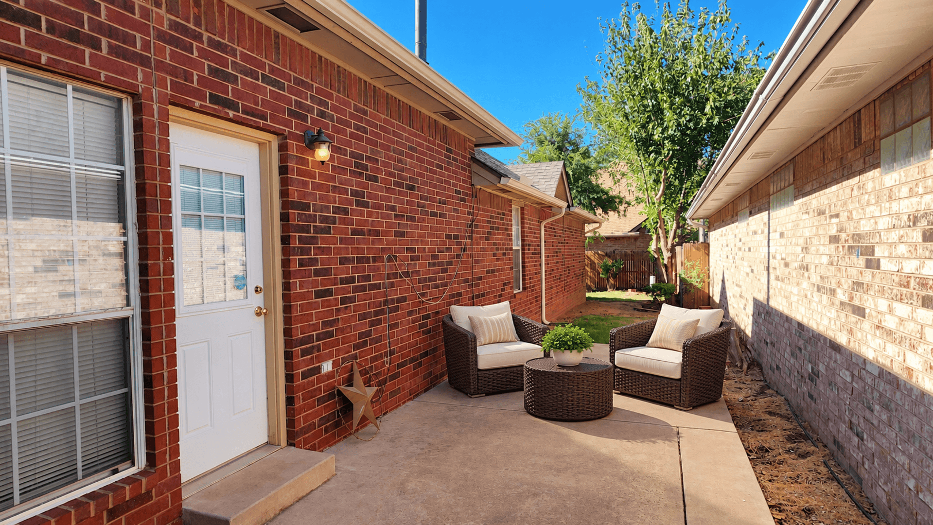 Edmond House: 13821 Pawnee Dr