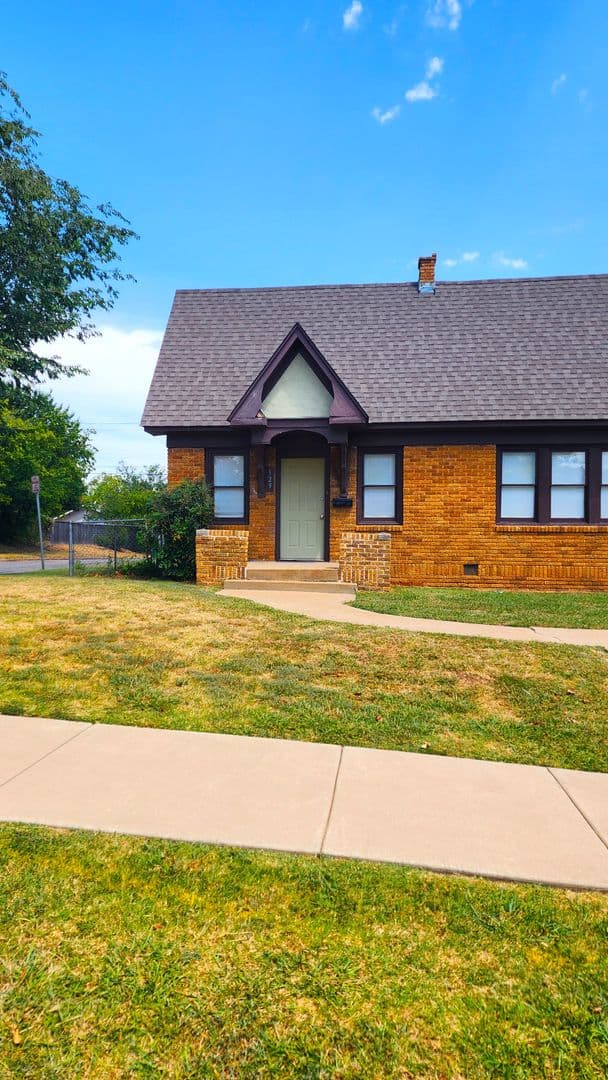 Oklahoma City Apartment: 525 NW 26th St