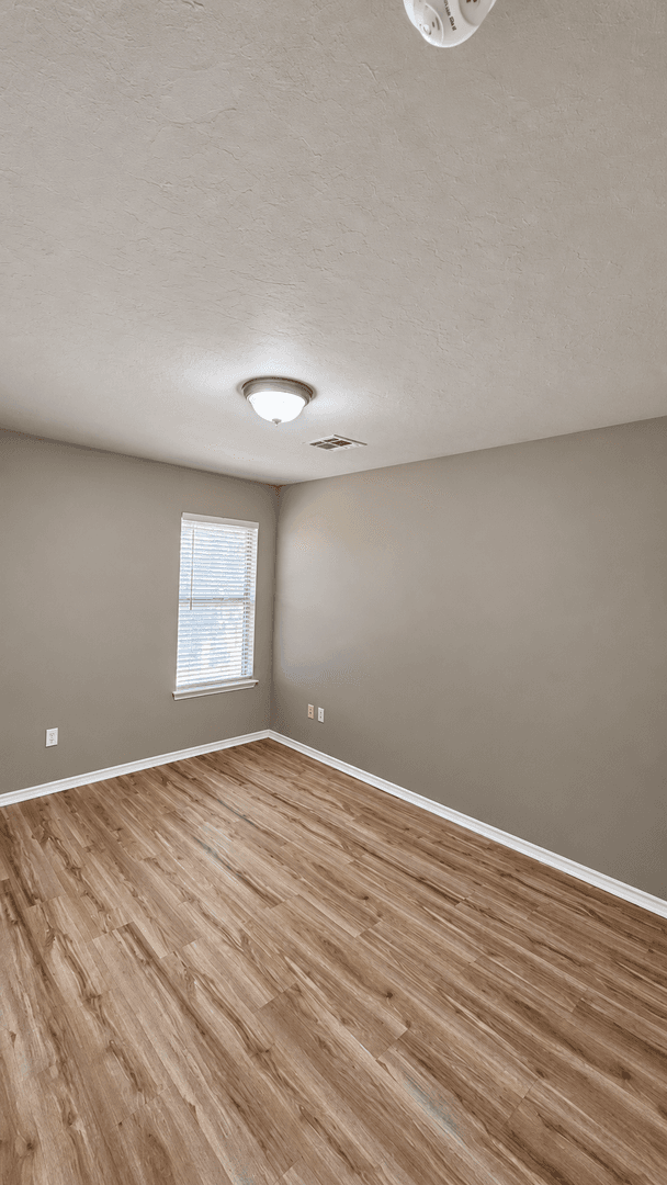 Edmond House: 13821 Pawnee Dr
