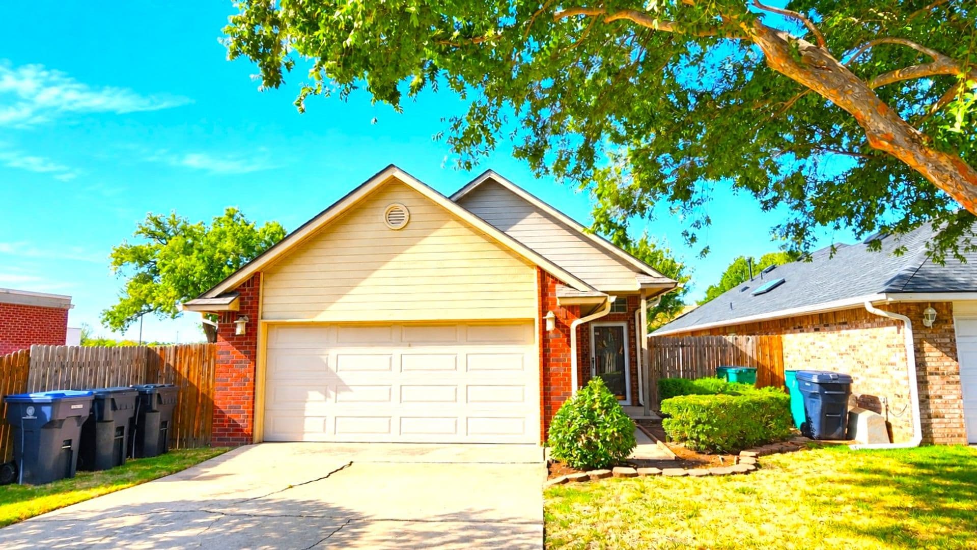 Edmond House: 13821 Pawnee Dr