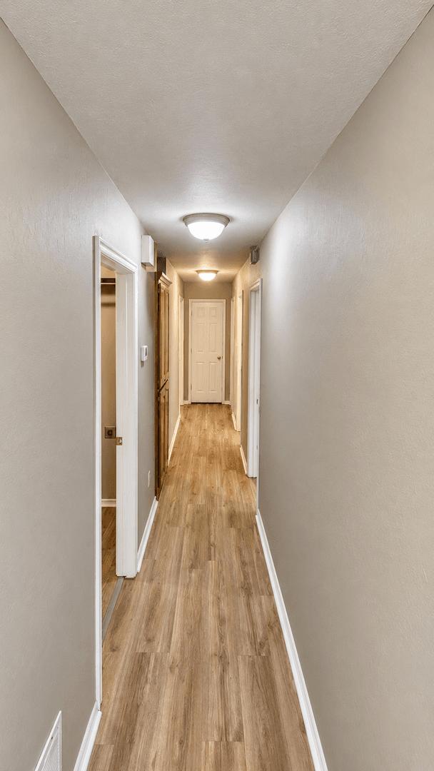 Edmond House: 13821 Pawnee Dr