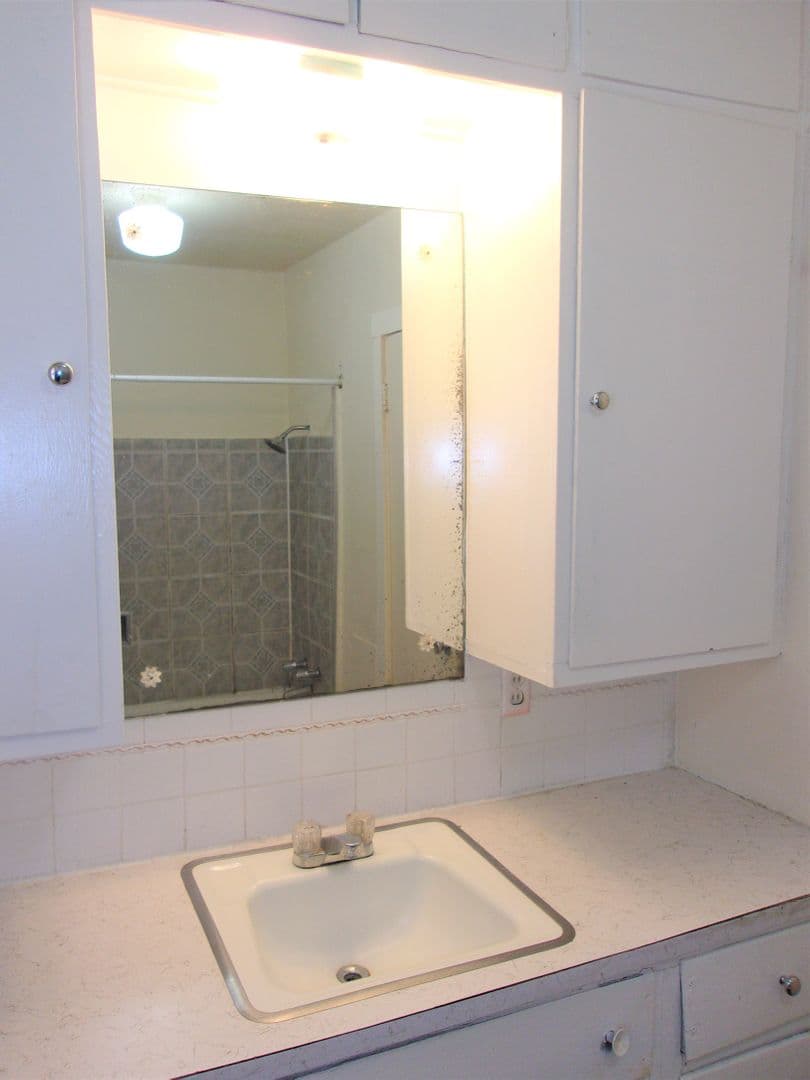 Oklahoma City Apartment: 523 SW 26th St