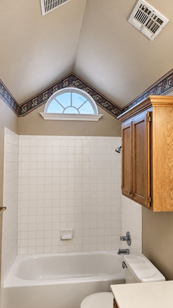 Edmond House: 13821 Pawnee Dr