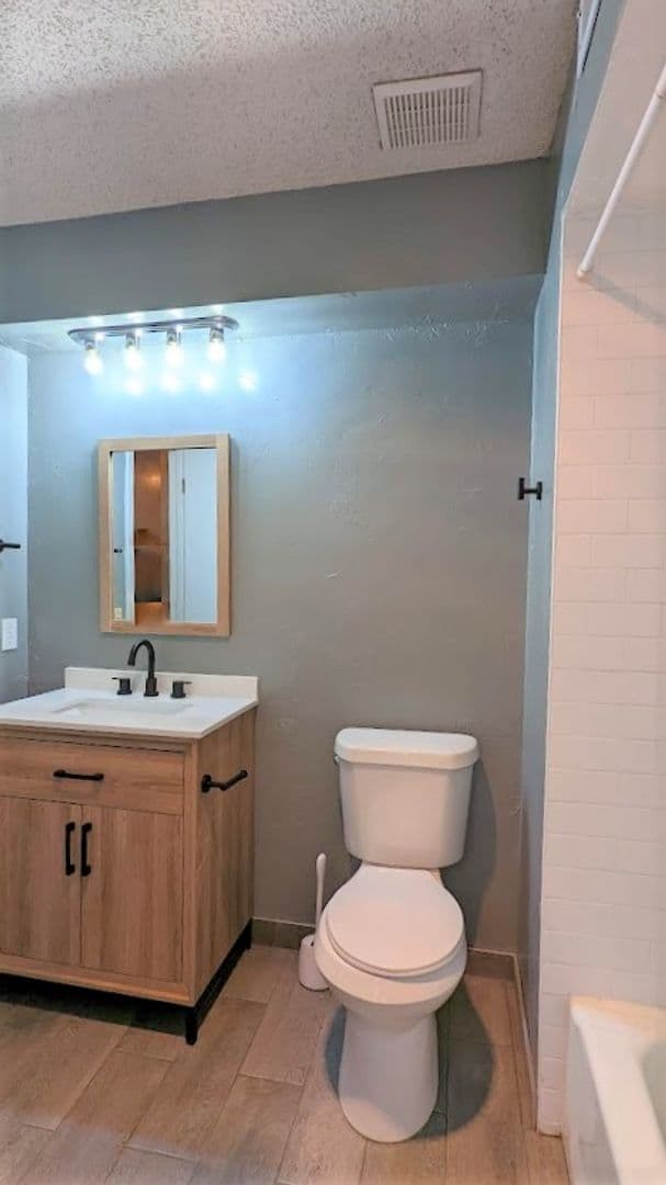 Bethany Apartment: 7934 NW 40th St