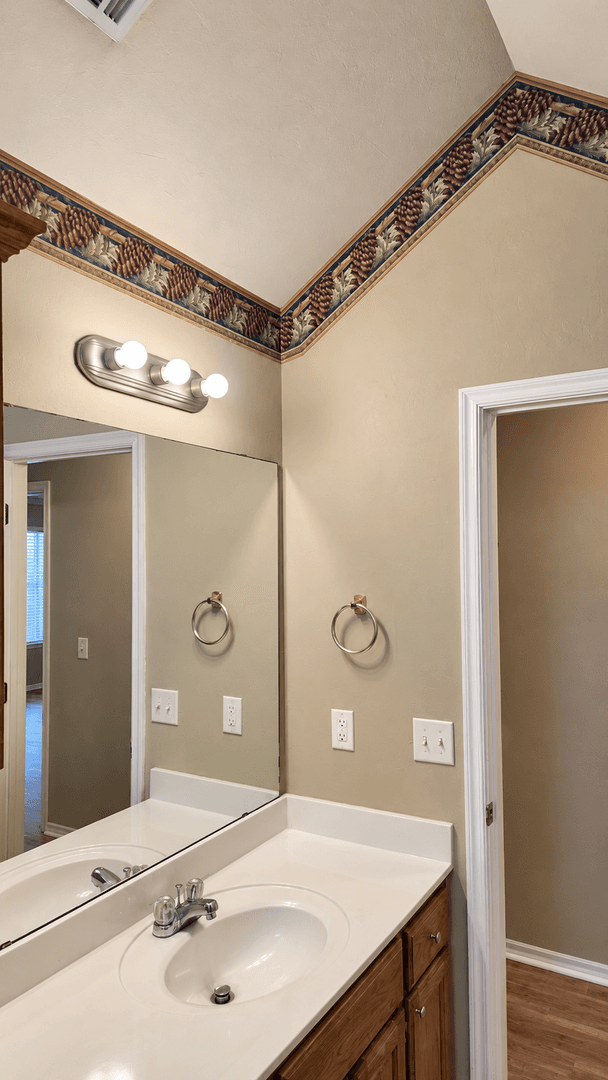 Edmond House: 13821 Pawnee Dr