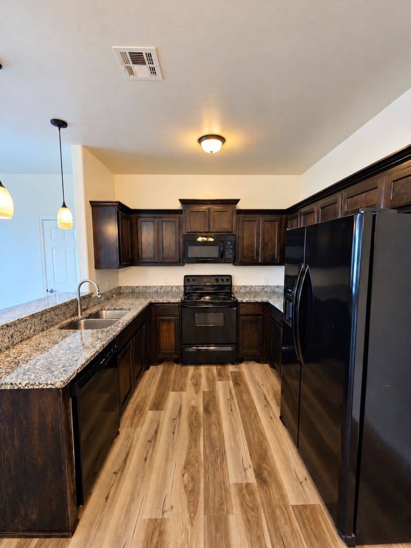 El Reno Apartment: 1822 Cypress Ln