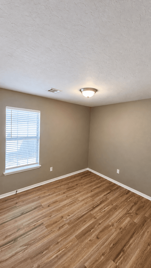 Edmond House: 13821 Pawnee Dr