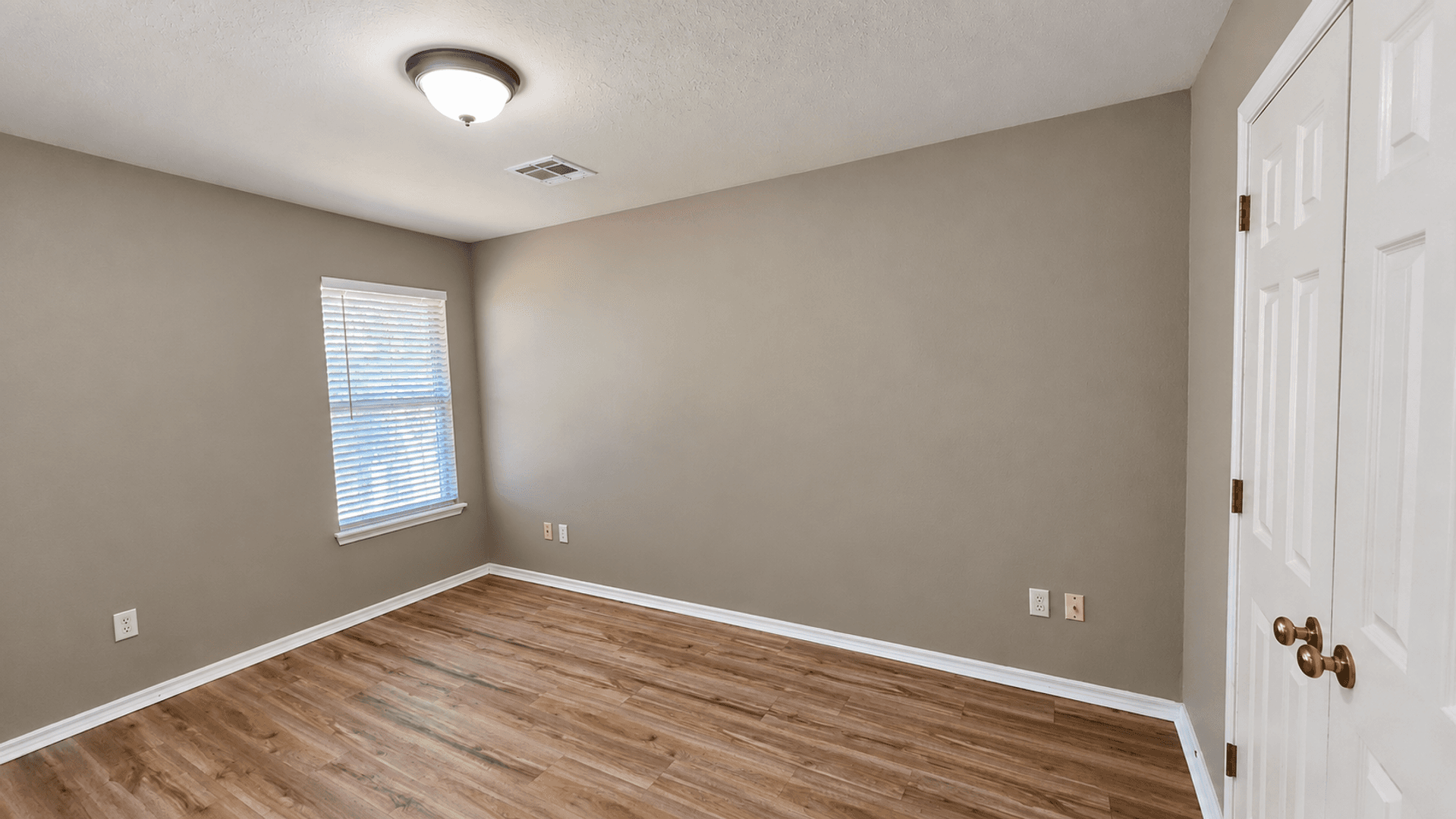 Edmond House: 13821 Pawnee Dr