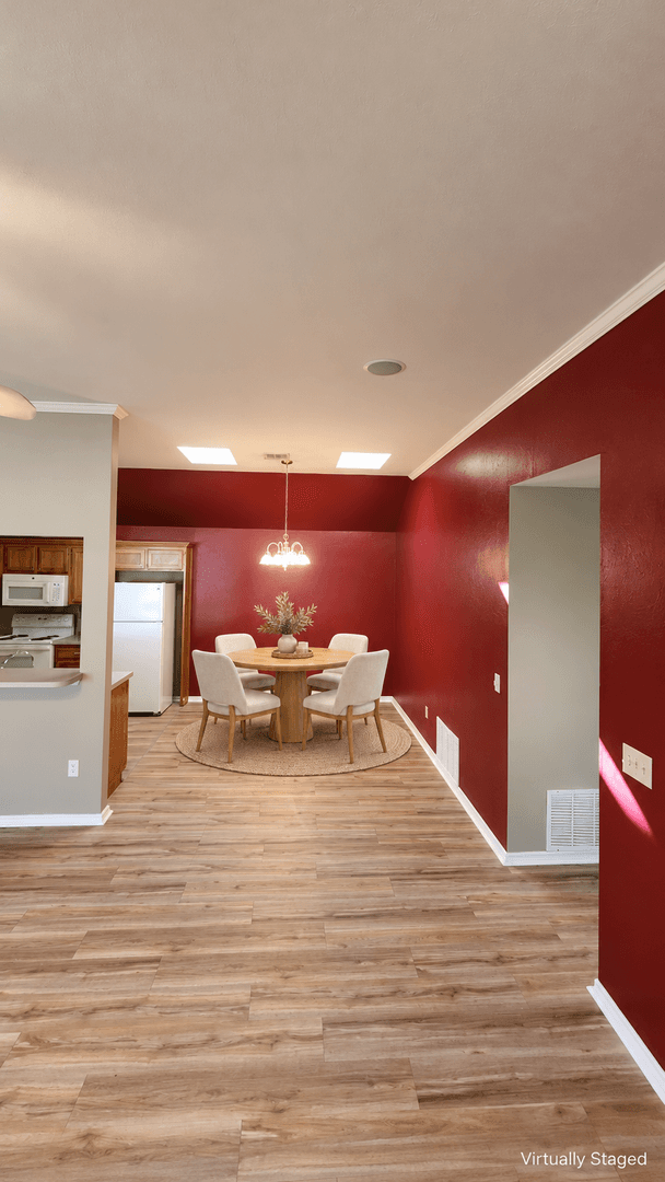 Edmond House: 13821 Pawnee Dr
