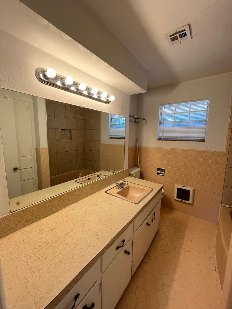 Oklahoma City Apartment: 3617 N Drexel Blvd