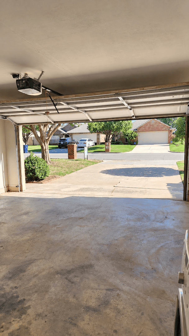 Edmond House: 13821 Pawnee Dr