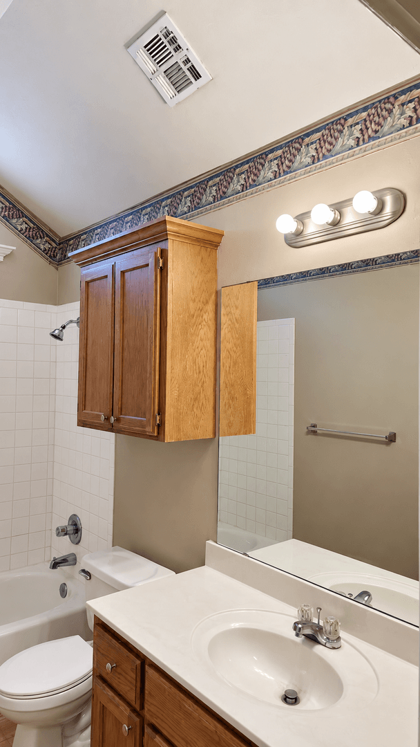Edmond House: 13821 Pawnee Dr