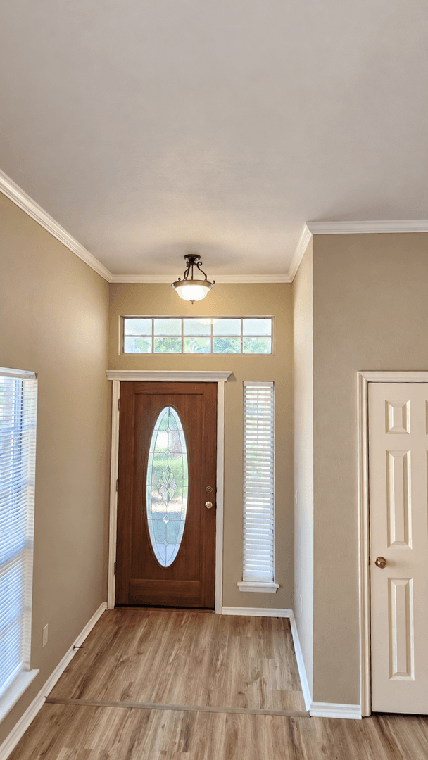 Edmond House: 13821 Pawnee Dr