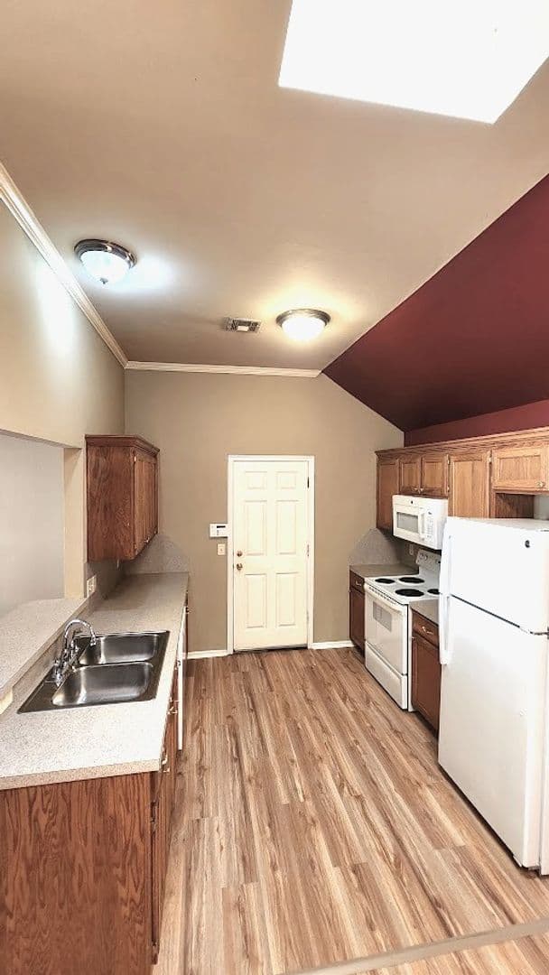 Edmond House: 13821 Pawnee Dr