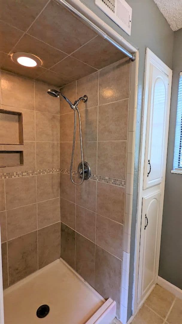Bethany Apartment: 7934 NW 40th St
