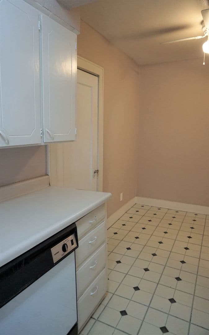 Oklahoma City Apartment: 3400 N Robinson Ave