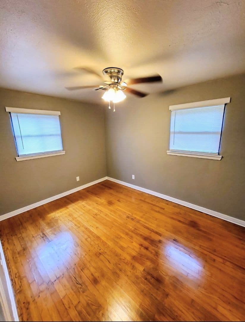 Midwest City House: 1929 Rulane Dr