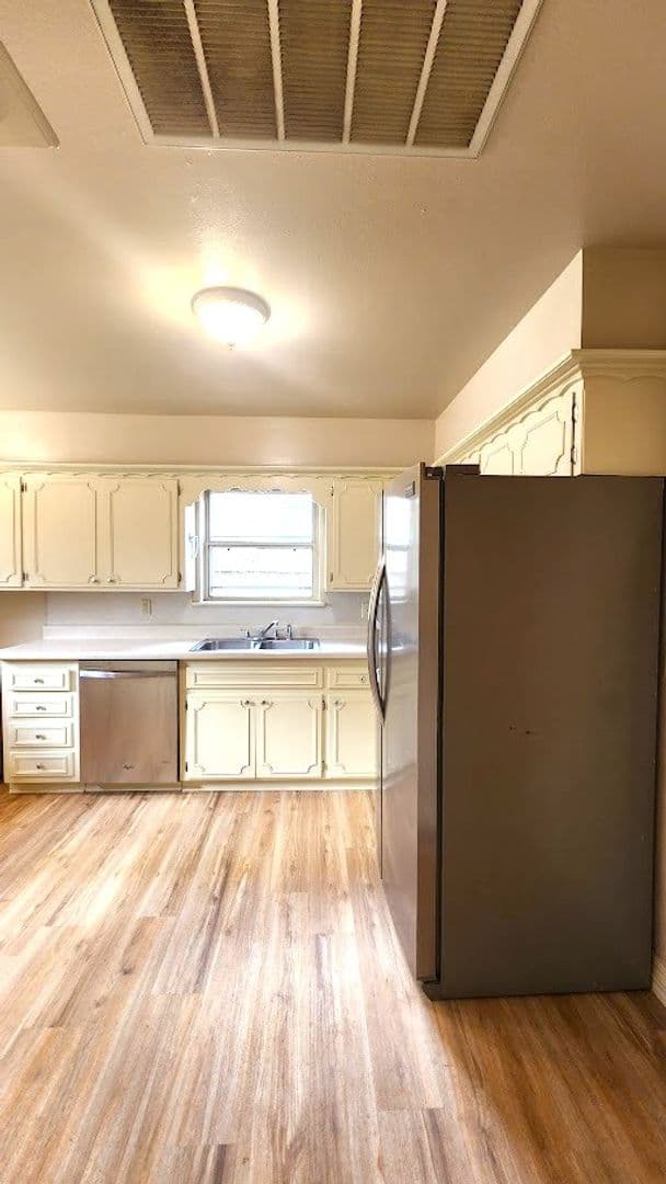 The Village House: 2808 Lakeside Dr