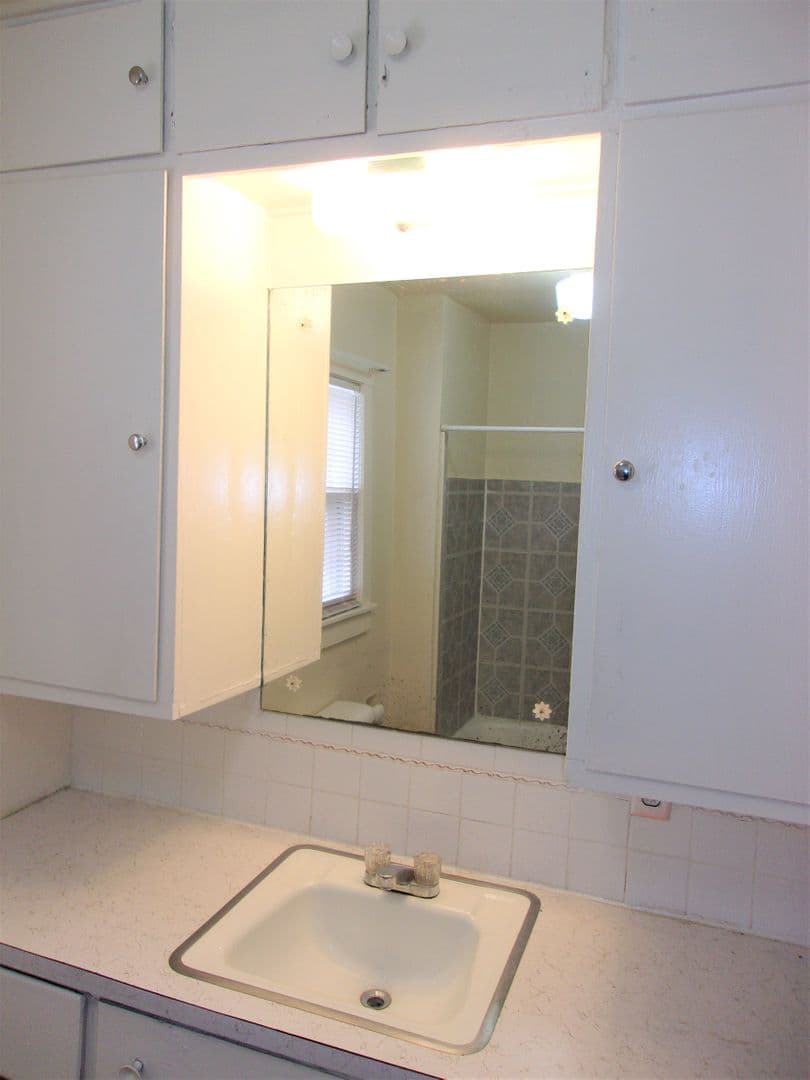 Oklahoma City Apartment: 523 SW 26th St