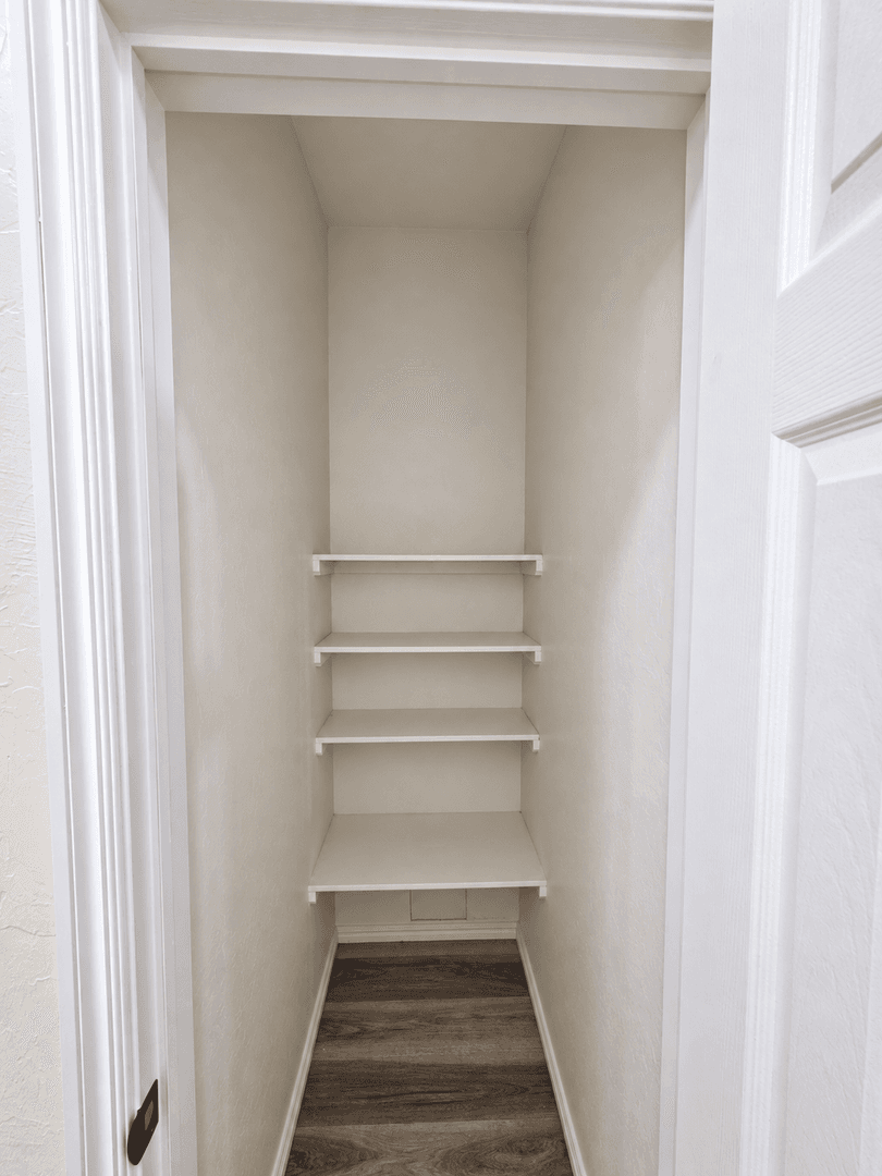 El Reno Apartment: 1822 Cypress Ln