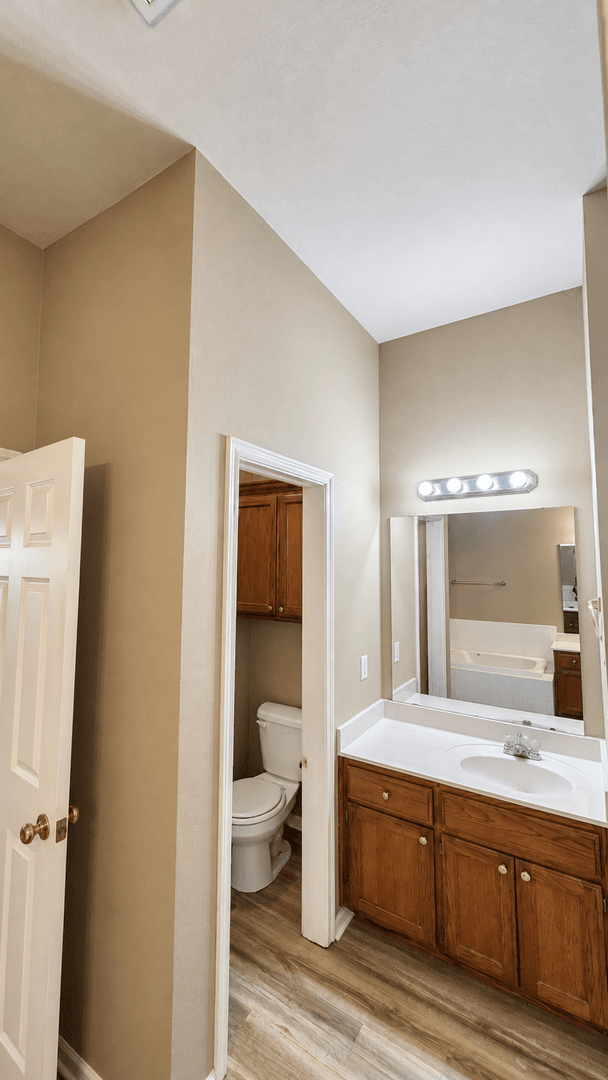 Edmond House: 13821 Pawnee Dr