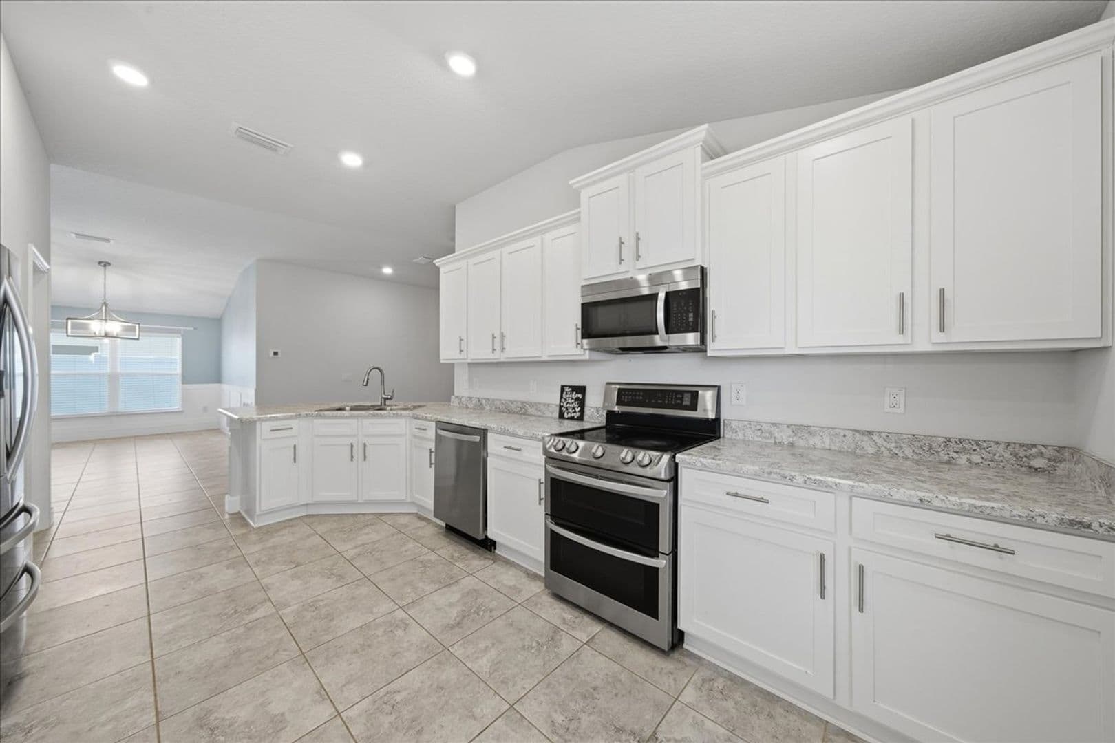 Cocoa House: 1261 Tupelo Circle