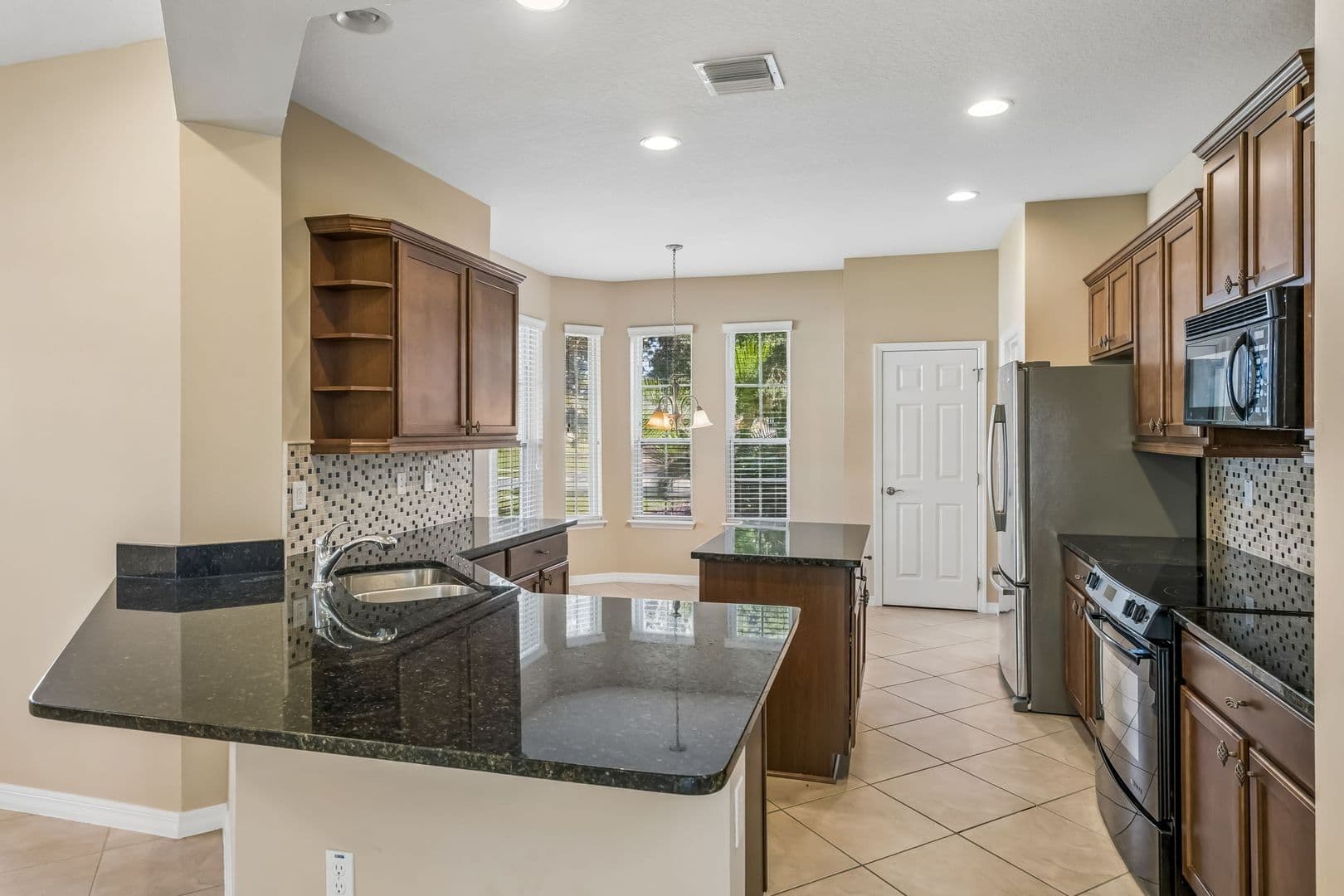 Groveland House: 374 Salt Marsh Lane