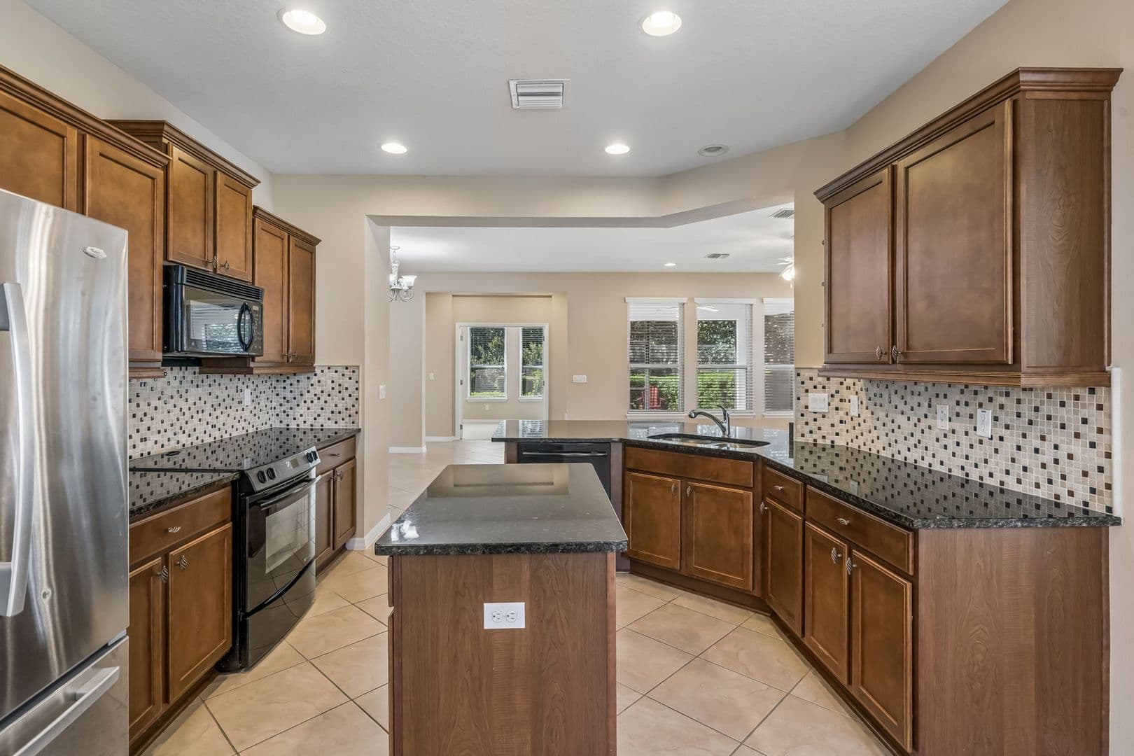 Groveland House: 374 Salt Marsh Lane