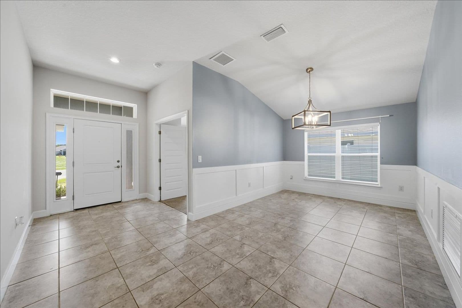 Cocoa House: 1261 Tupelo Circle