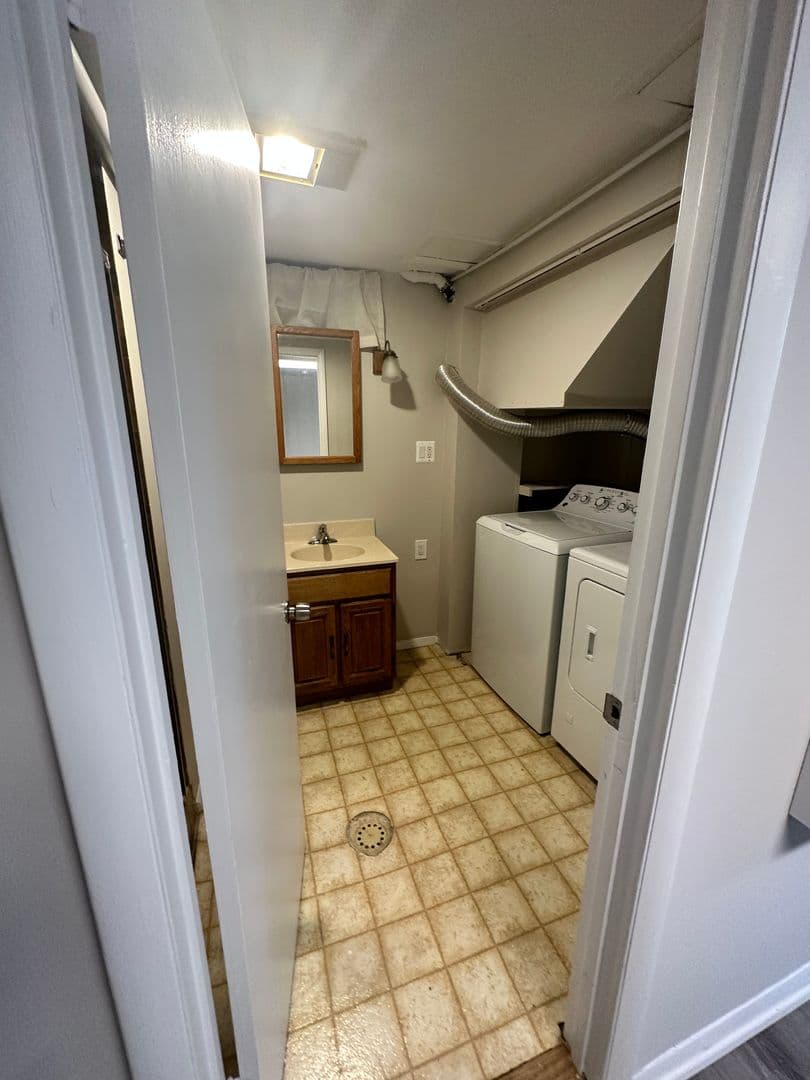Alexandria House: 2702 Ridge Road Drive