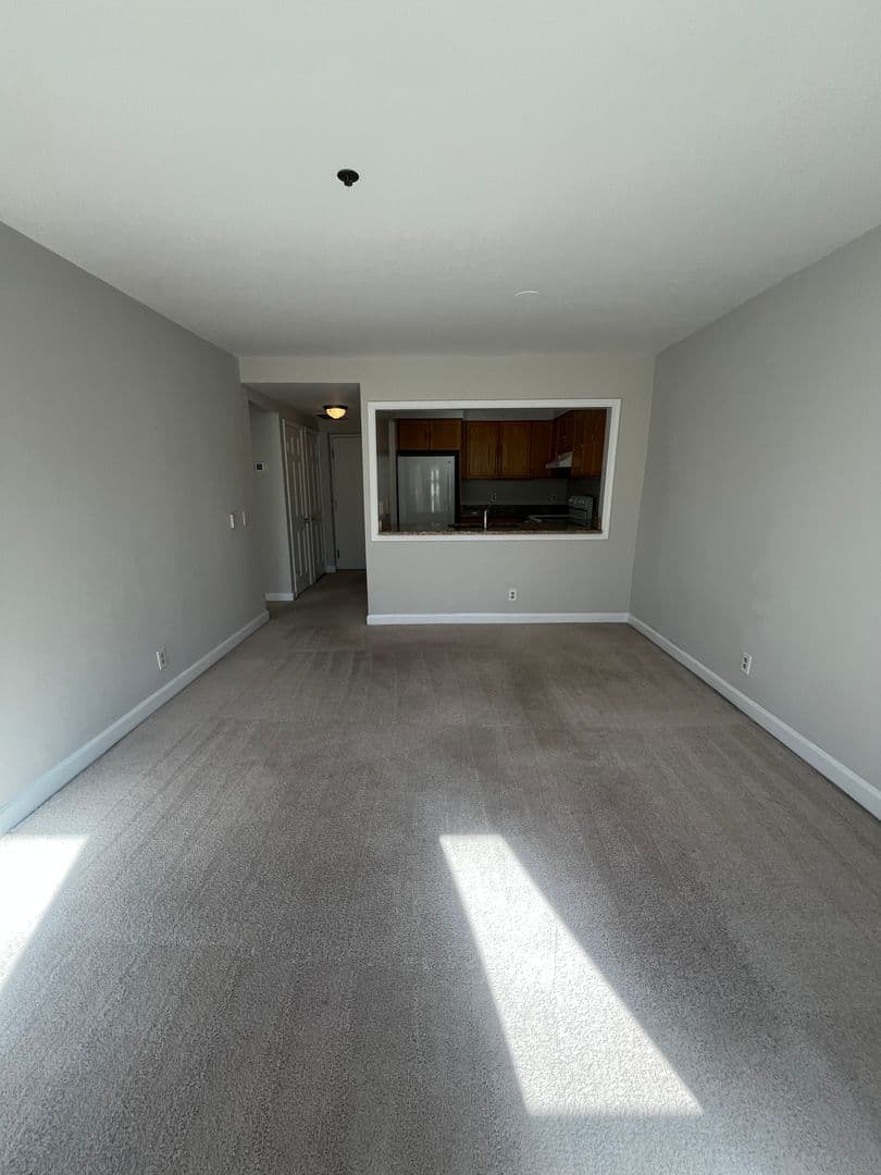 Alexandria Apartment: 125 N. Lee St. DH405
