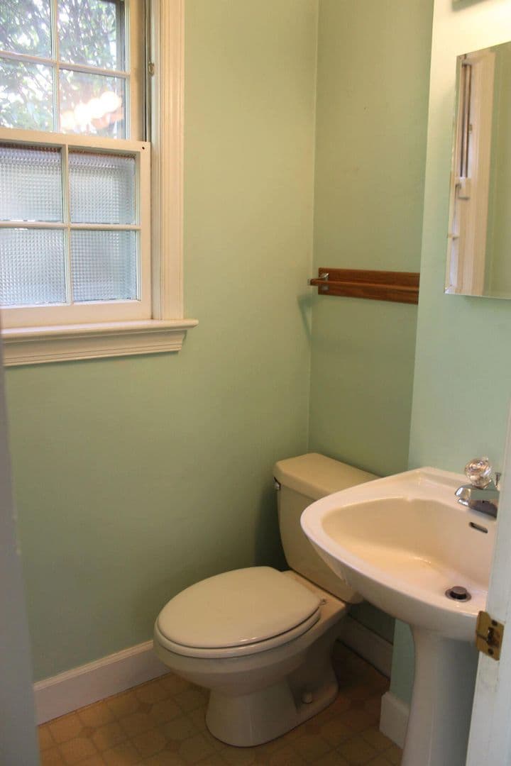 Alexandria House: 2702 Ridge Road Drive