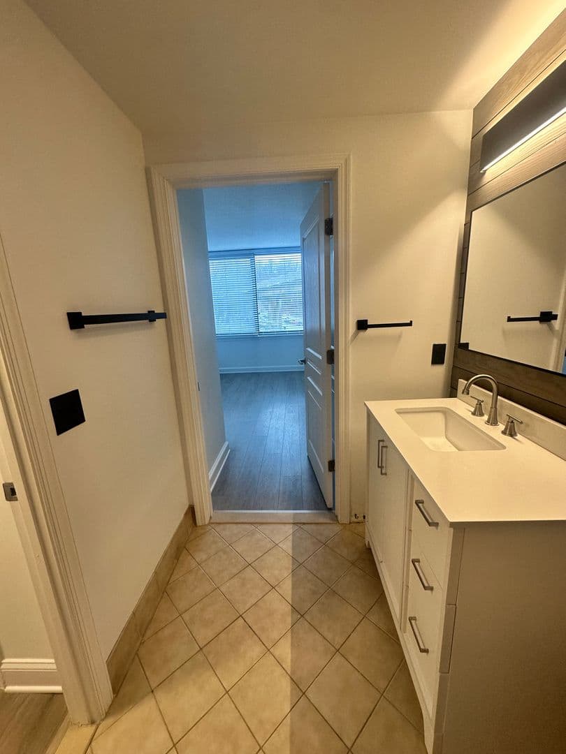 Alexandria Condo: 2451 Midtown Avenue #518