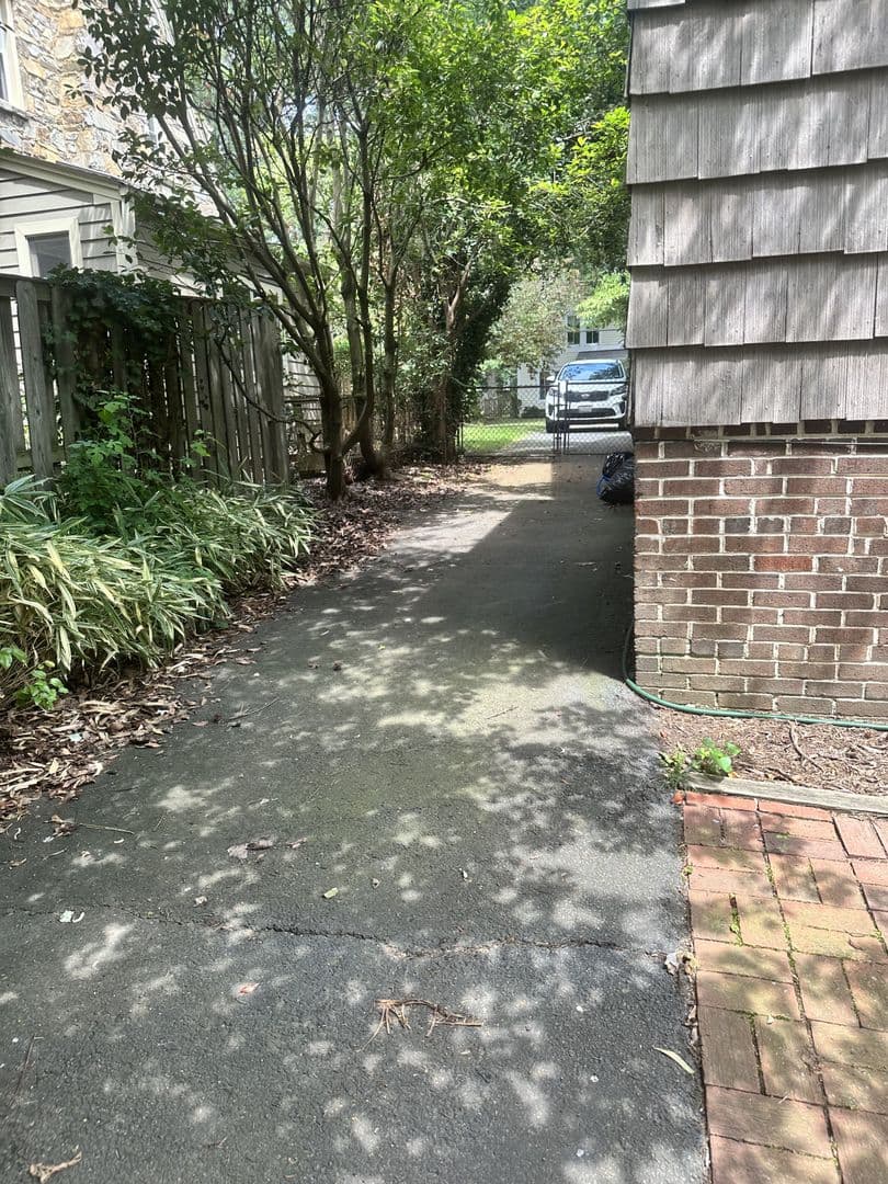 Alexandria House: 2702 Ridge Road Drive