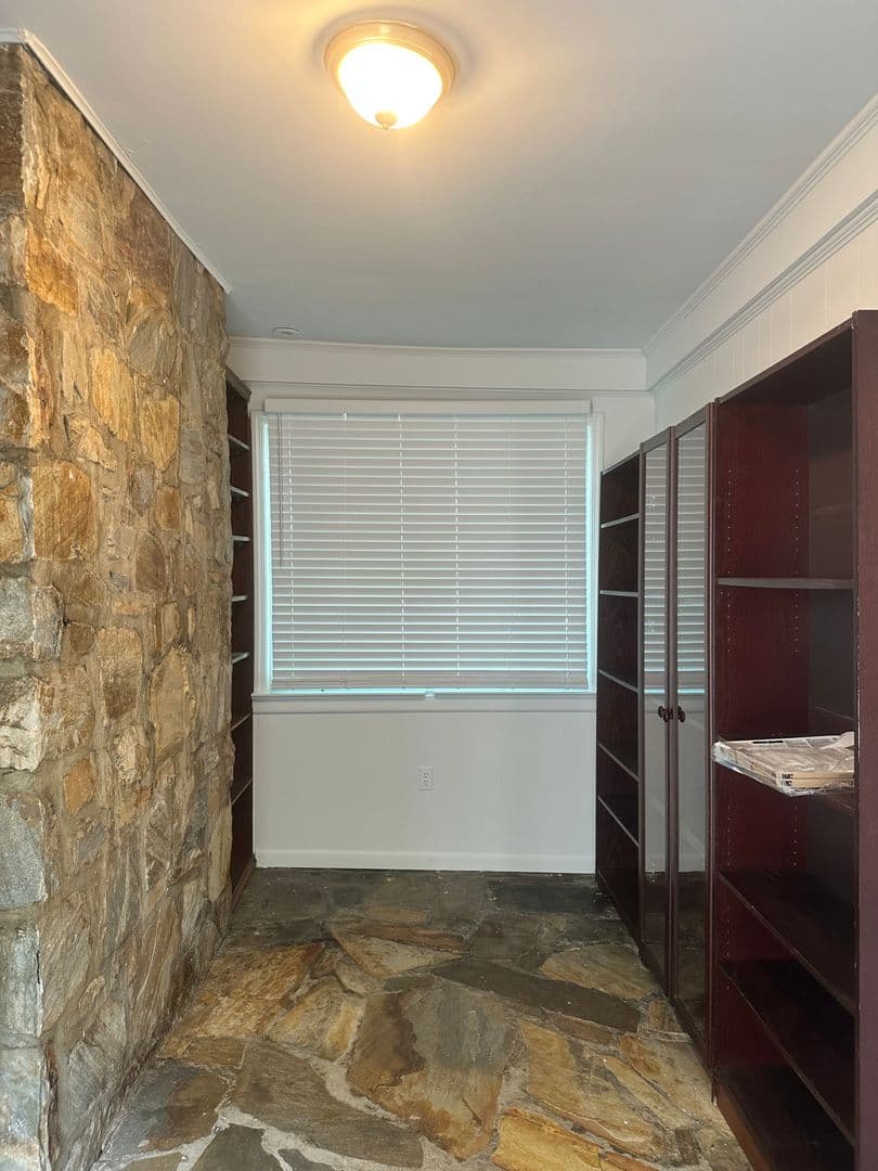 Alexandria House: 2702 Ridge Road Drive