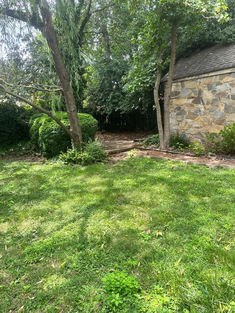 Alexandria House: 2702 Ridge Road Drive