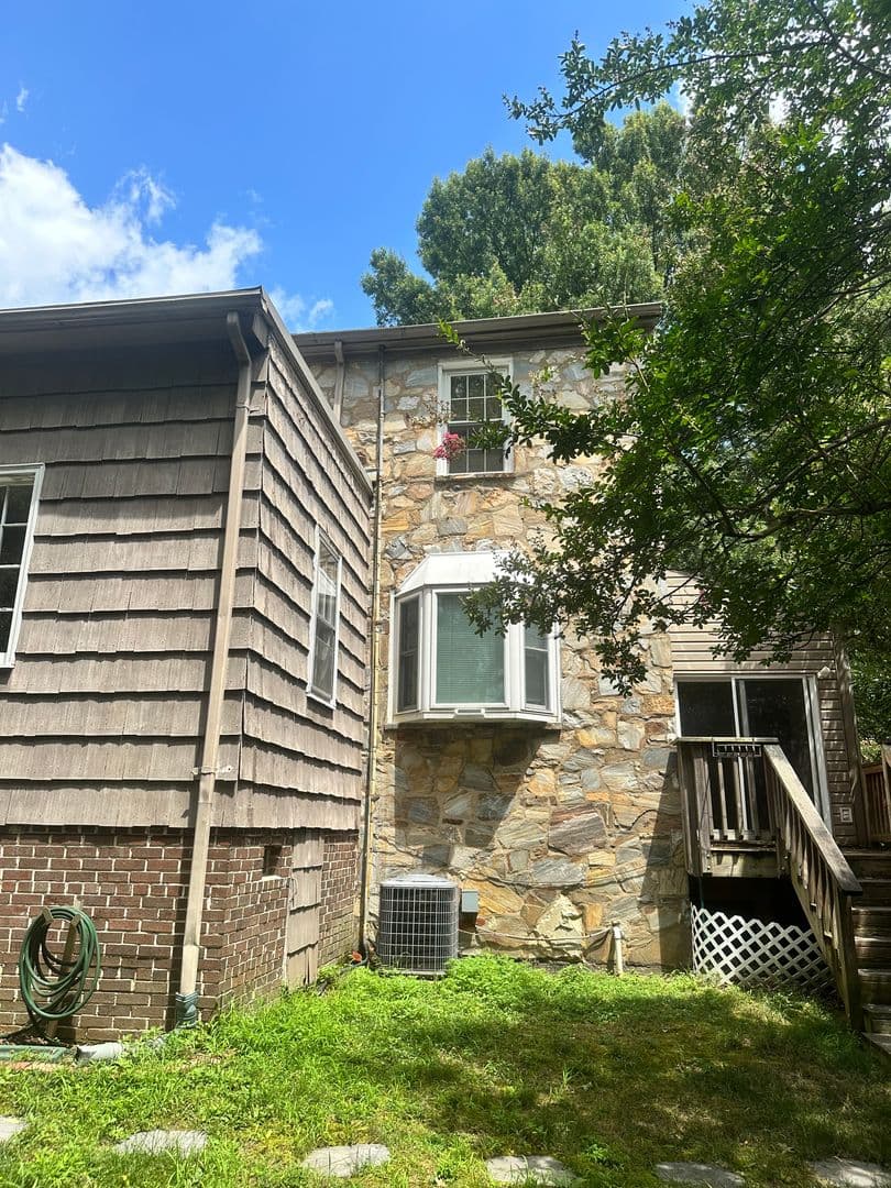 Alexandria House: 2702 Ridge Road Drive