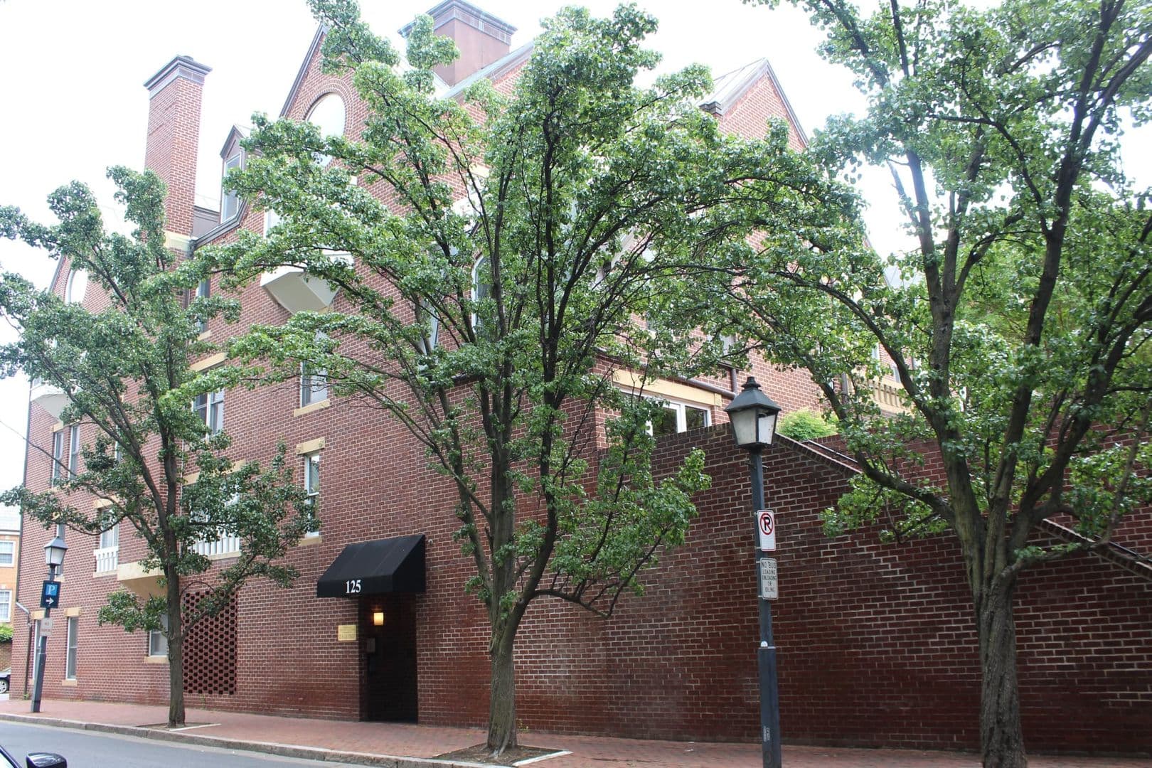 Alexandria Apartment: 125 N. Lee St. DH405