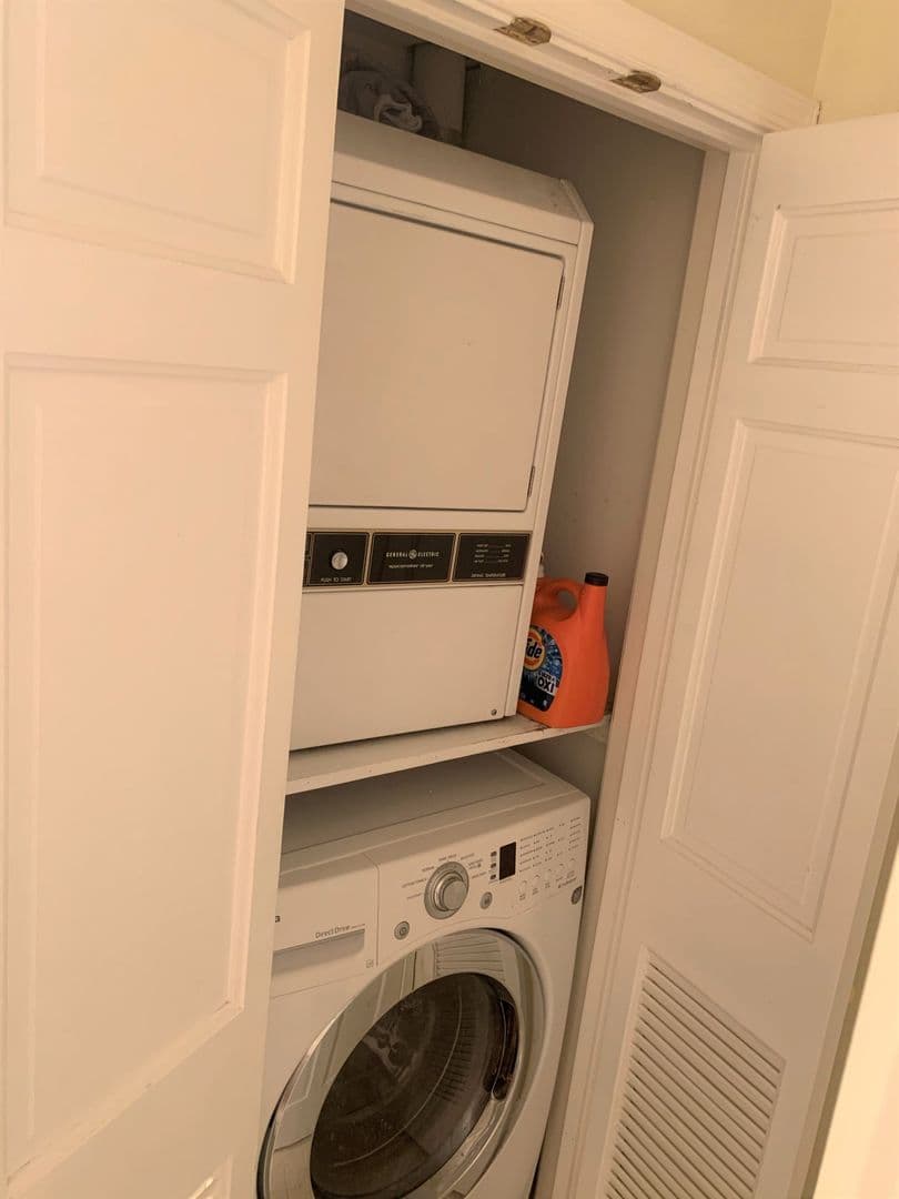 Alexandria Apartment: 125 N. Lee St. DH405