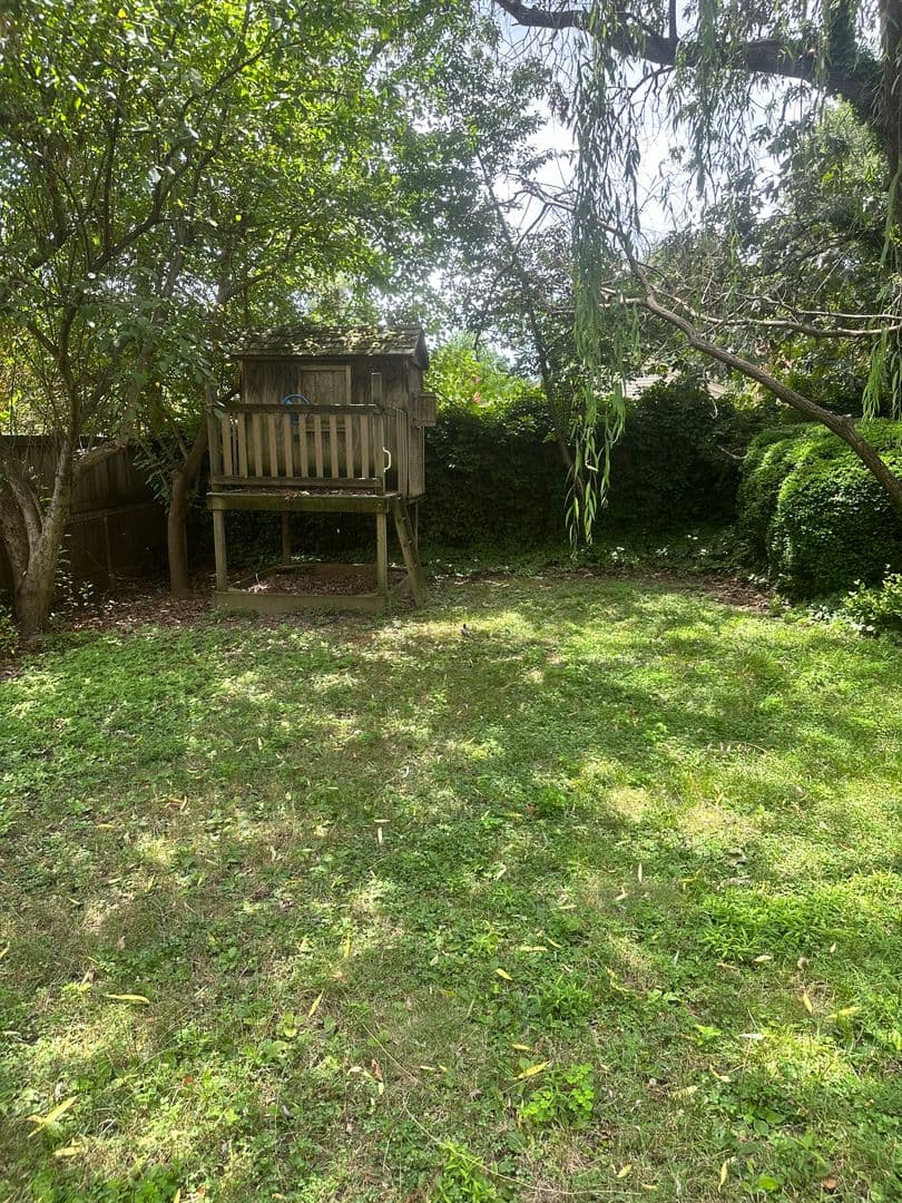 Alexandria House: 2702 Ridge Road Drive