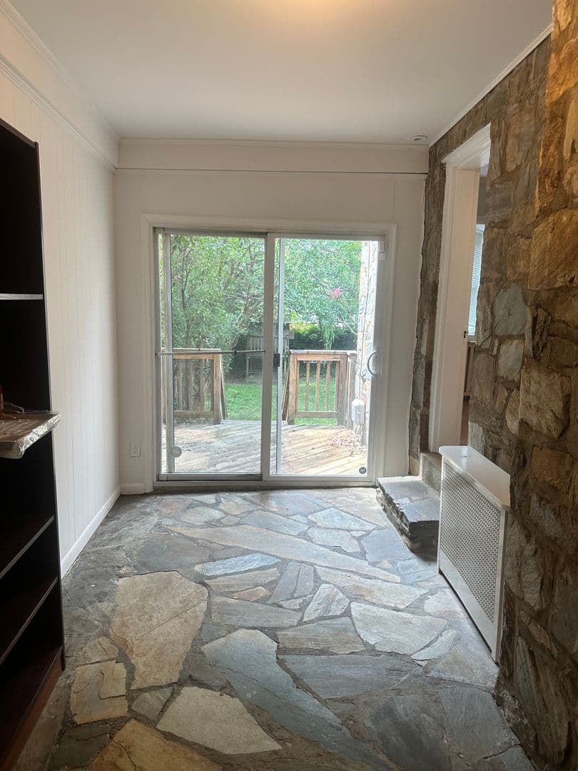 Alexandria House: 2702 Ridge Road Drive