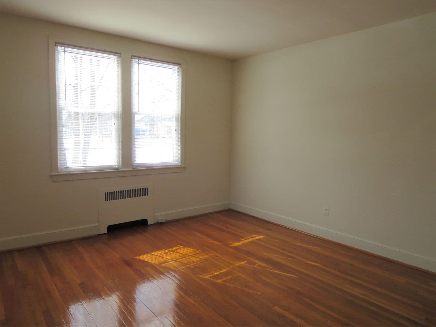 Alexandria Apartment: 400-426 E. Glendale St.