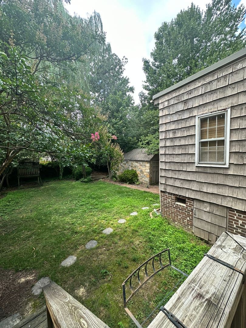 Alexandria House: 2702 Ridge Road Drive