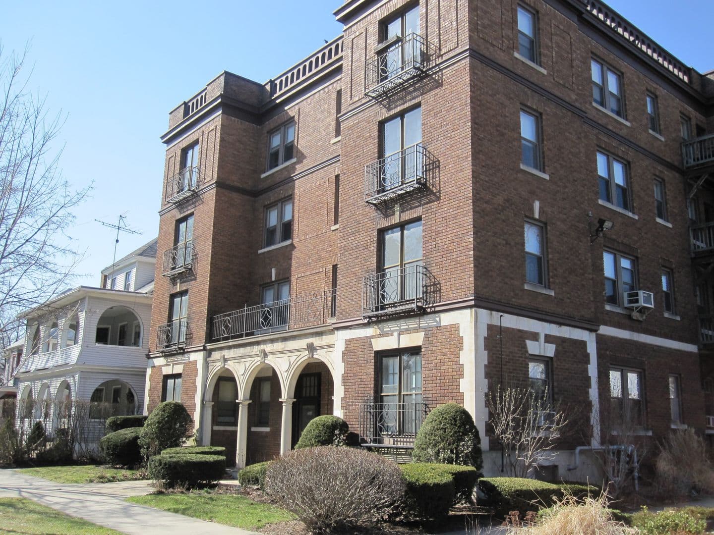 Springfield Apartment: 290-294 Sumner Avenue