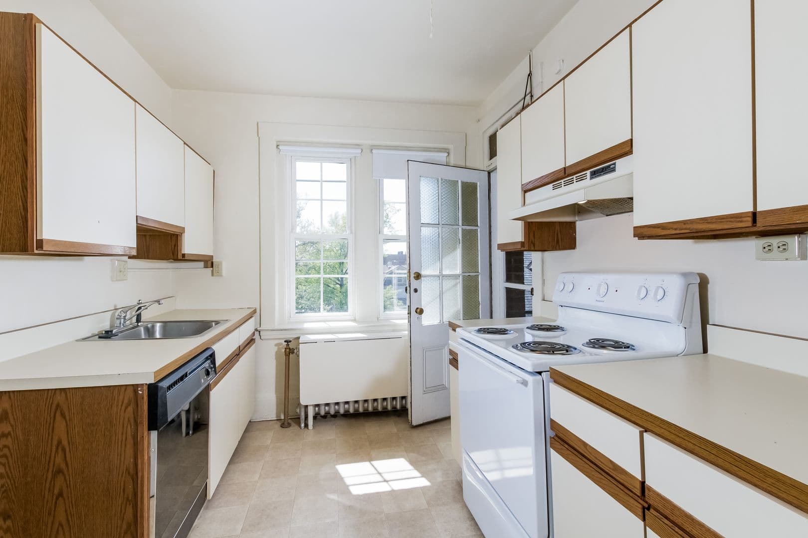 Springfield Apartment: 127-133 Sumner Avenue