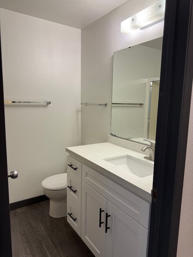 Seattle Apartment: 3019 3rd Ave W