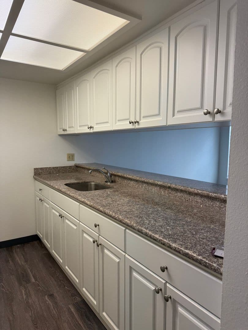 Seattle Apartment: 3019 3rd Ave W