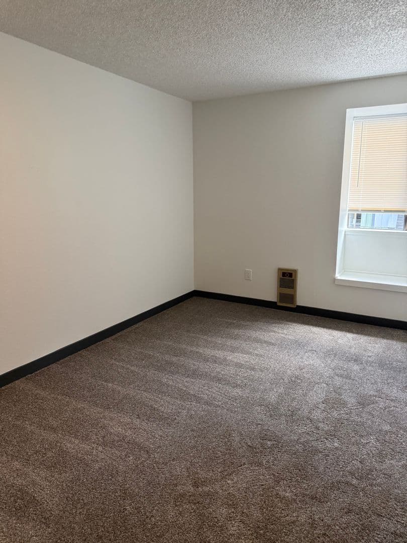 Seattle Apartment: 3019 3rd Ave W