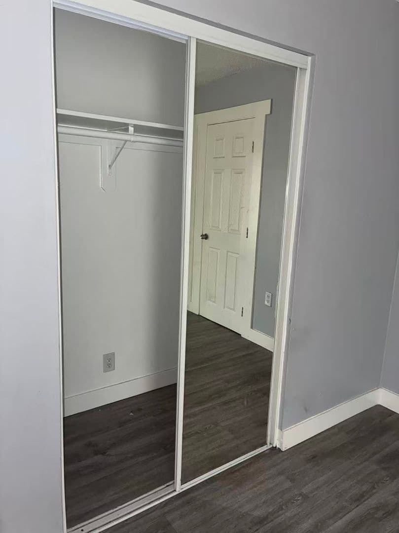 Long Beach Apartment: 418 Almond Ave