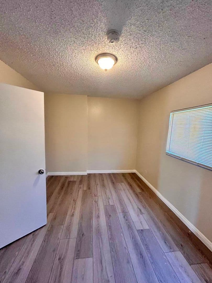 Sun Valley Apartment: 7642 Vineland Ave.